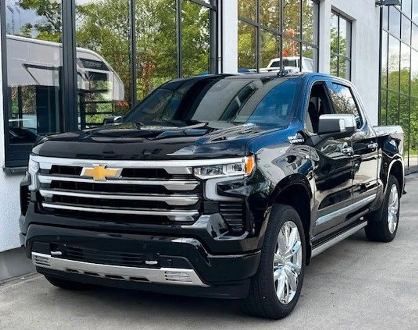 Chevrolet Silverado 1500 High Country 3.0TD  4.99% Černá - 1