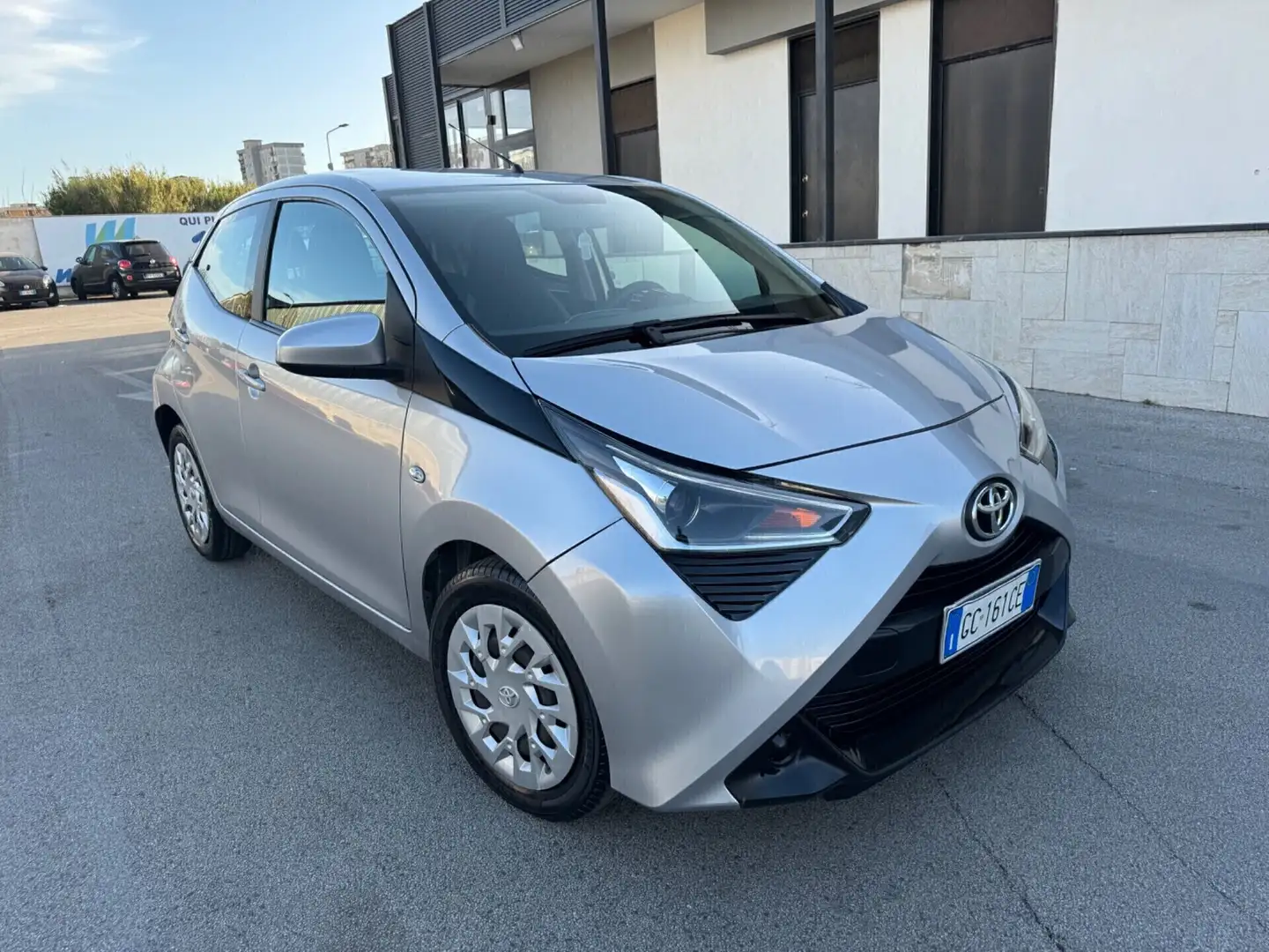 Toyota Aygo Aygo II Connect 2018 5p 1.0 x-cool 72cv Silver - 2