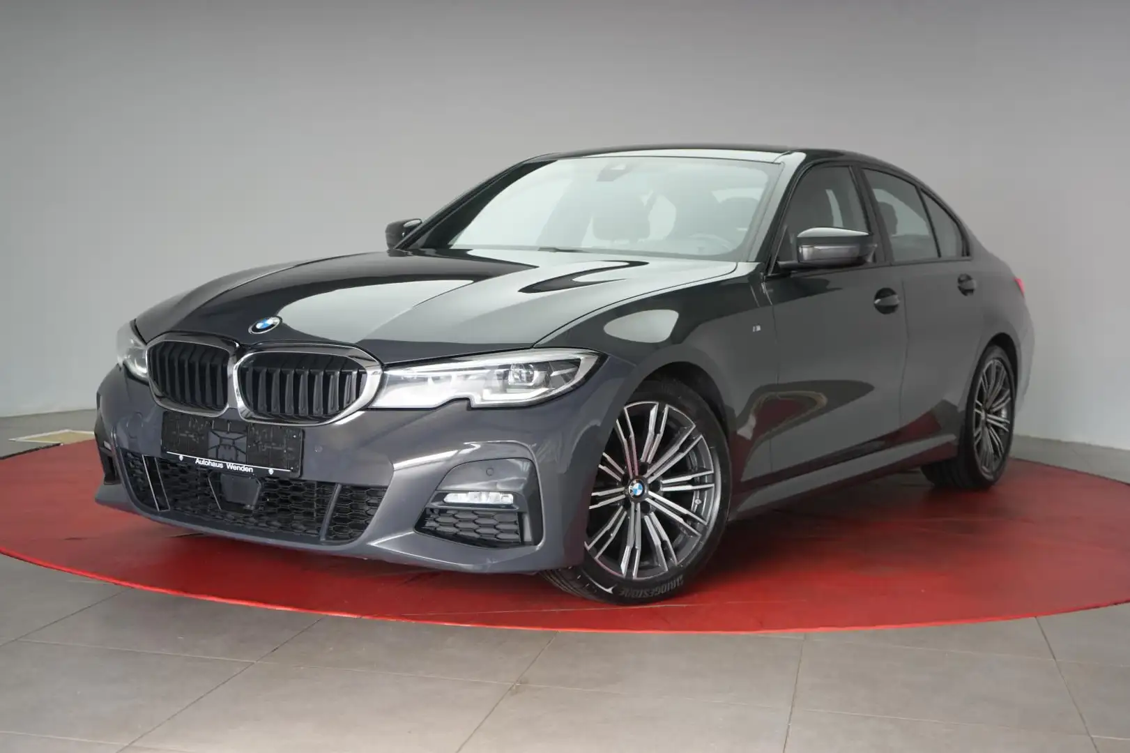 BMW 320 i M Sport Navi/ACC/Virtual/LED Grau - 2