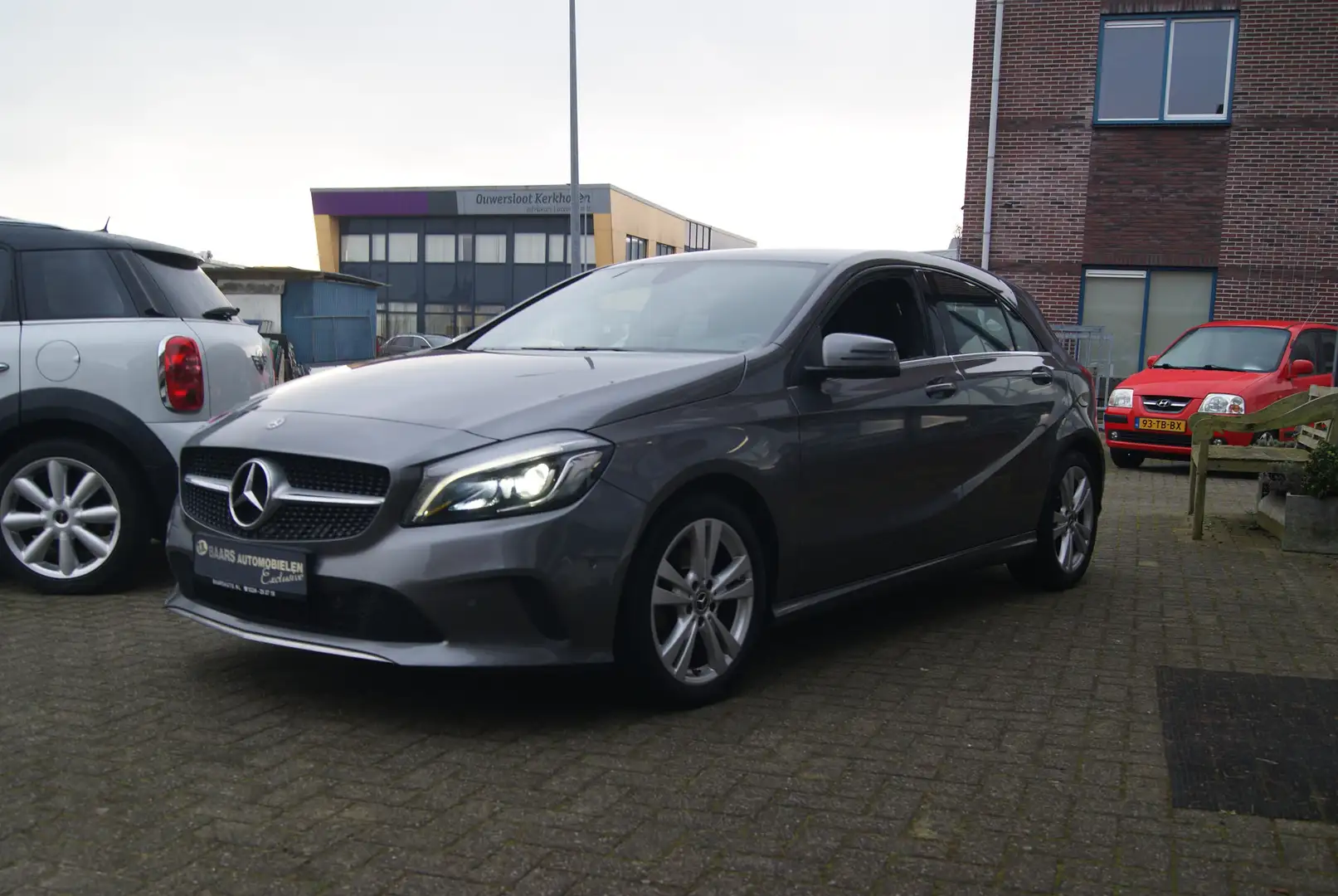 Mercedes-Benz A 180 A BlueEFFICIENCY 122pk 7G-DCT Comfort Urban Ambiti Grijs - 2