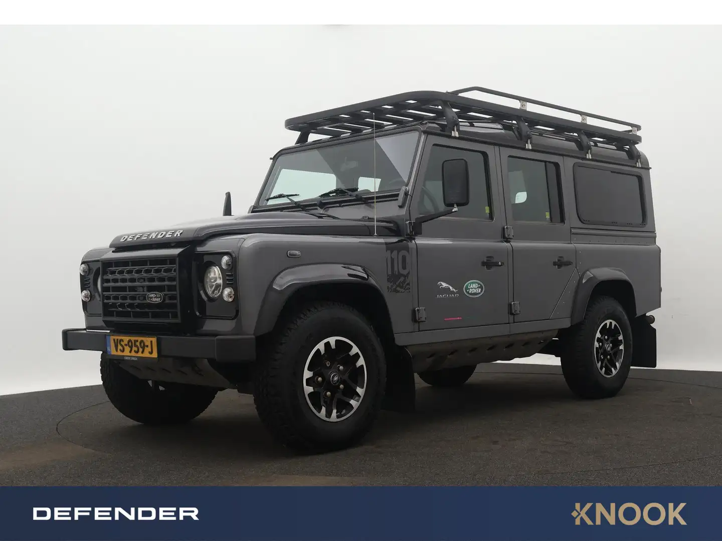 Land Rover Defender 2.2 D 110" Adventure Limited Edition Grijs - 1