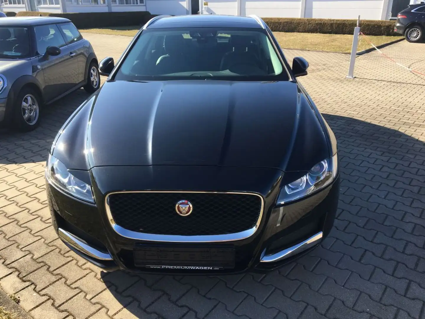 Jaguar XF Sportbrake Aut., Navi, Leder, Panoramadach Schwarz - 2