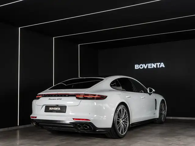 Porsche Panamera view 8