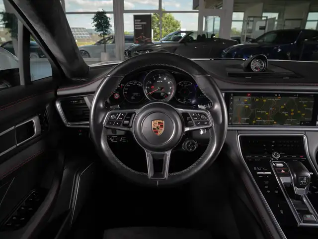 Porsche Panamera view 13