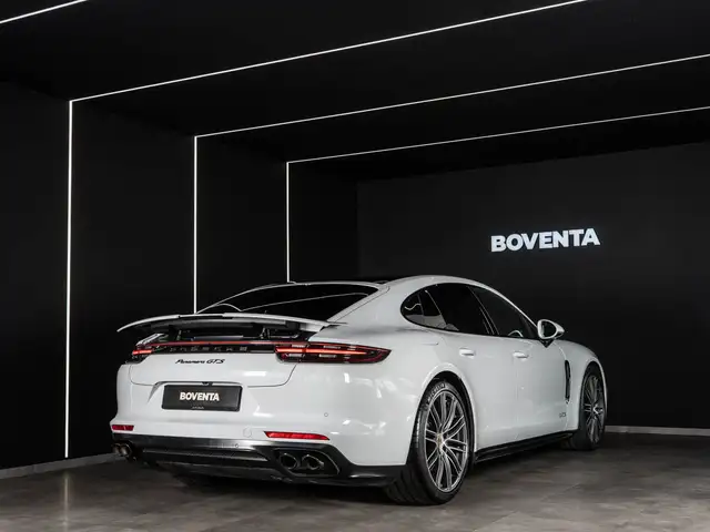 Porsche Panamera view 9