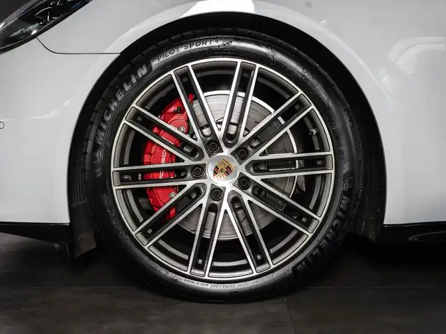 Porsche Panamera view 4