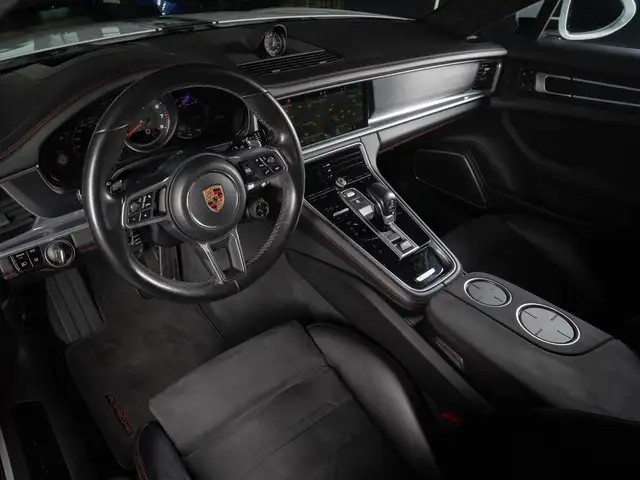 Porsche Panamera view 11