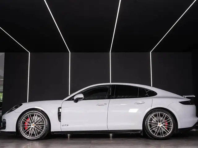 Porsche Panamera view 7