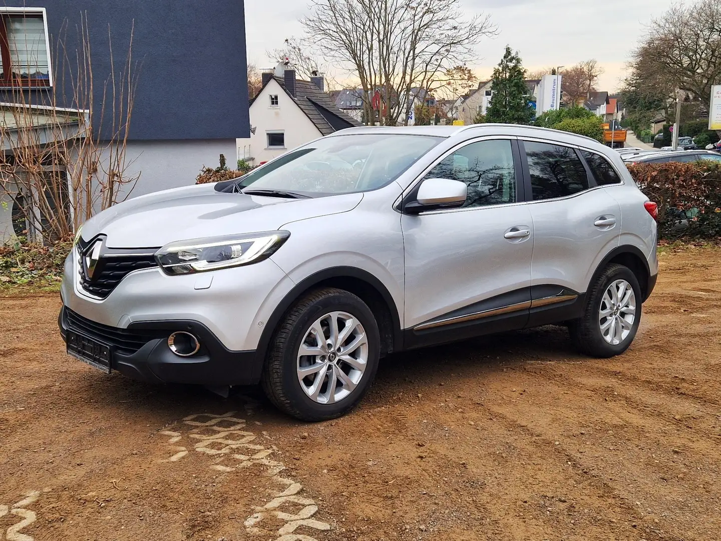 Renault Kadjar 70000km/1Hand/Automatik/Navi/Teilleder/Euro6/PDC/ Silber - 1