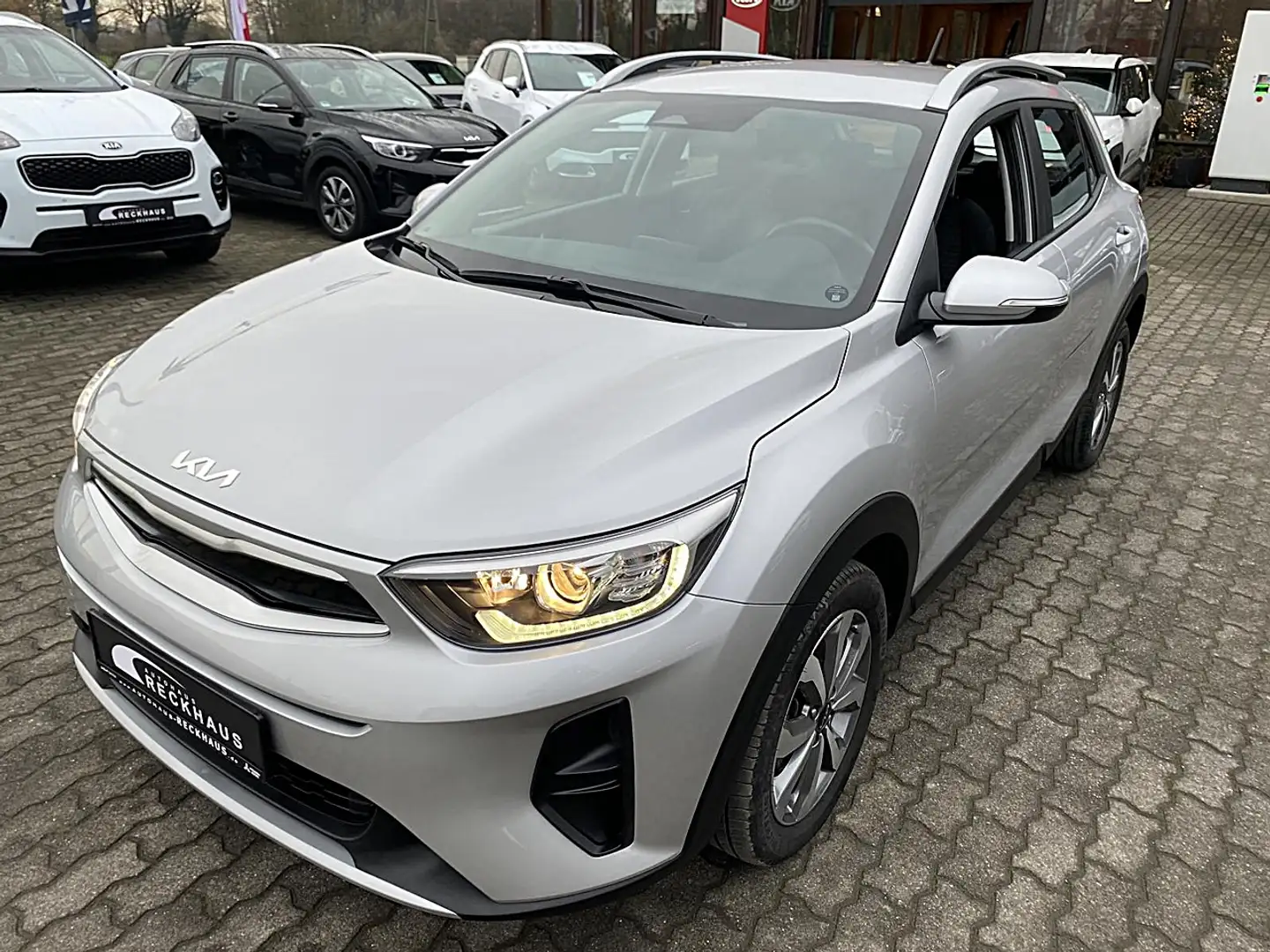 Kia Stonic 1.0T 100 DCT VISION Klima Einparkhilfe Silber - 2