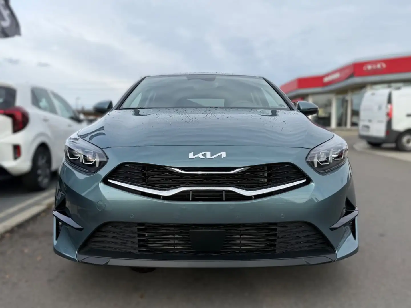 Kia Ceed / cee'd 1.5 T-GDI 48V DCT Ultimate Ed. UVP 34.669 EUR Grau - 2