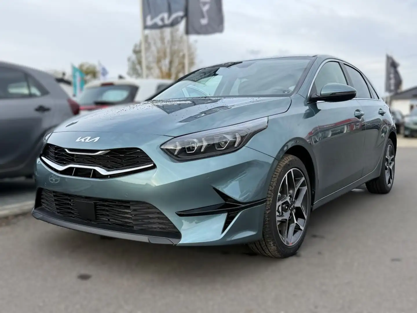 Kia Ceed / cee'd 1.5 T-GDI 48V DCT Ultimate Ed. UVP 34.669 EUR Grau - 1