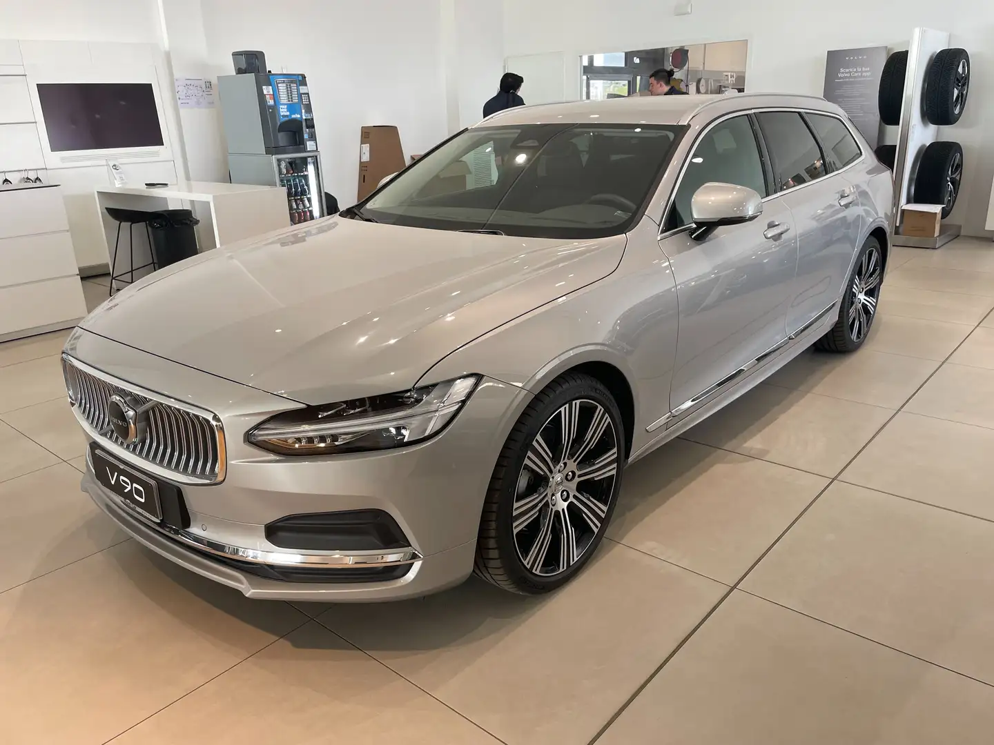 Volvo V90 2.0 b4 Plus Bright auto Srebrny - 1