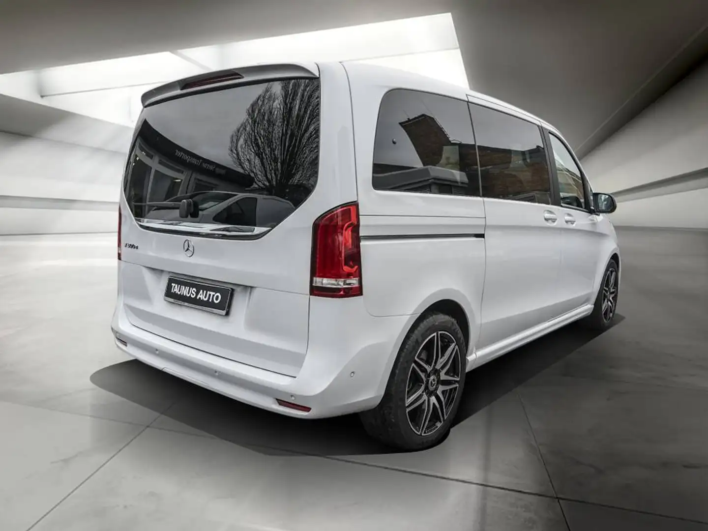 Mercedes-Benz V 300 EDITION Sport+Night Pak. AMG-Line Kompakt Wit - 2