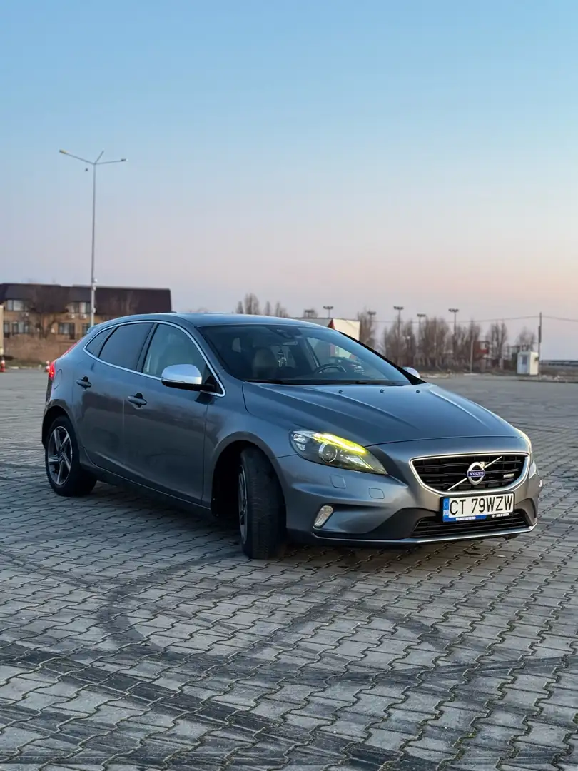 Volvo V40 D4 r-Design - 2