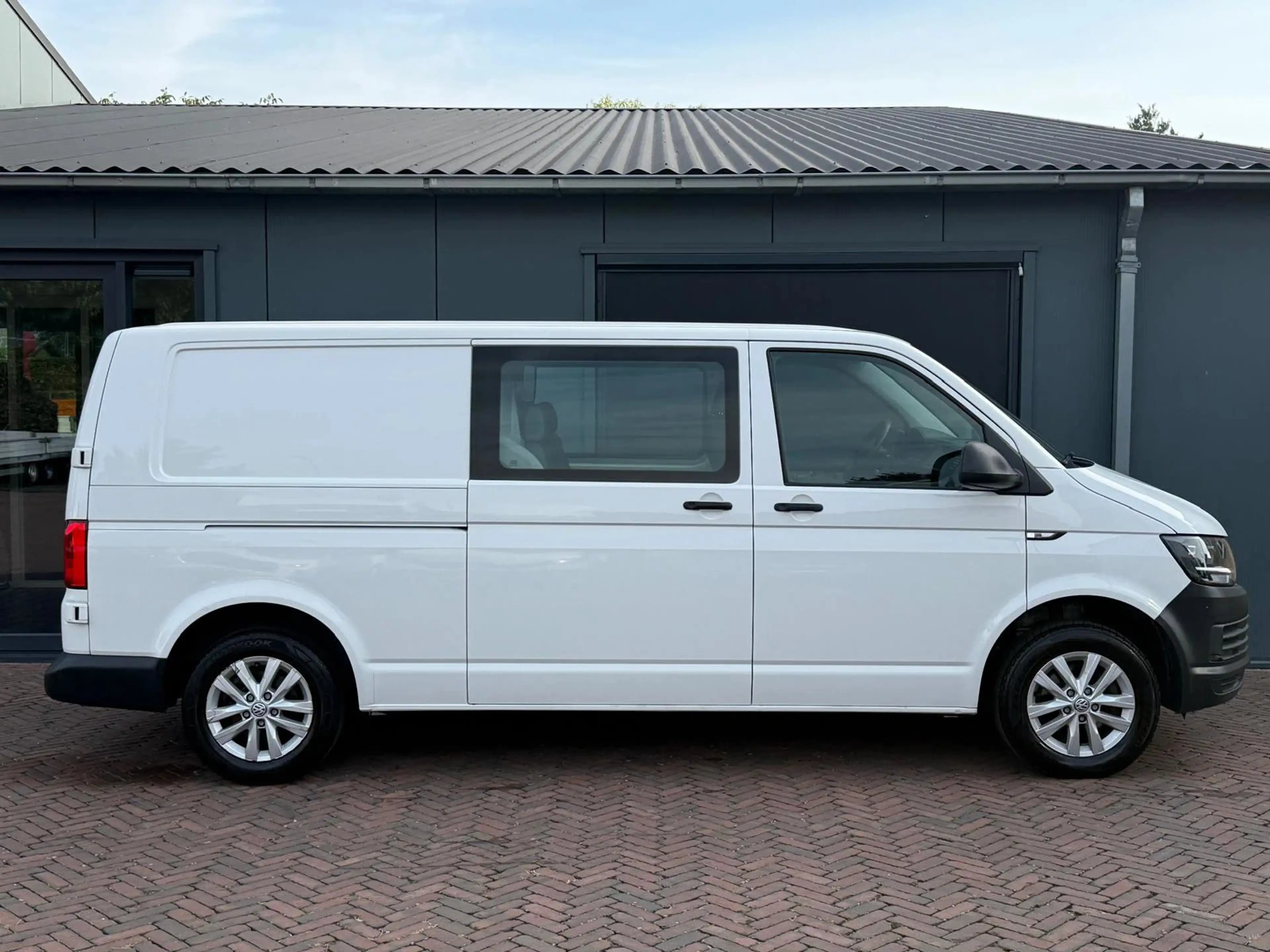 Volkswagen Transporter 2.0 TDI L2 Airco Dubbel Cabine 102PK Trekhaak 1e E — photo 2