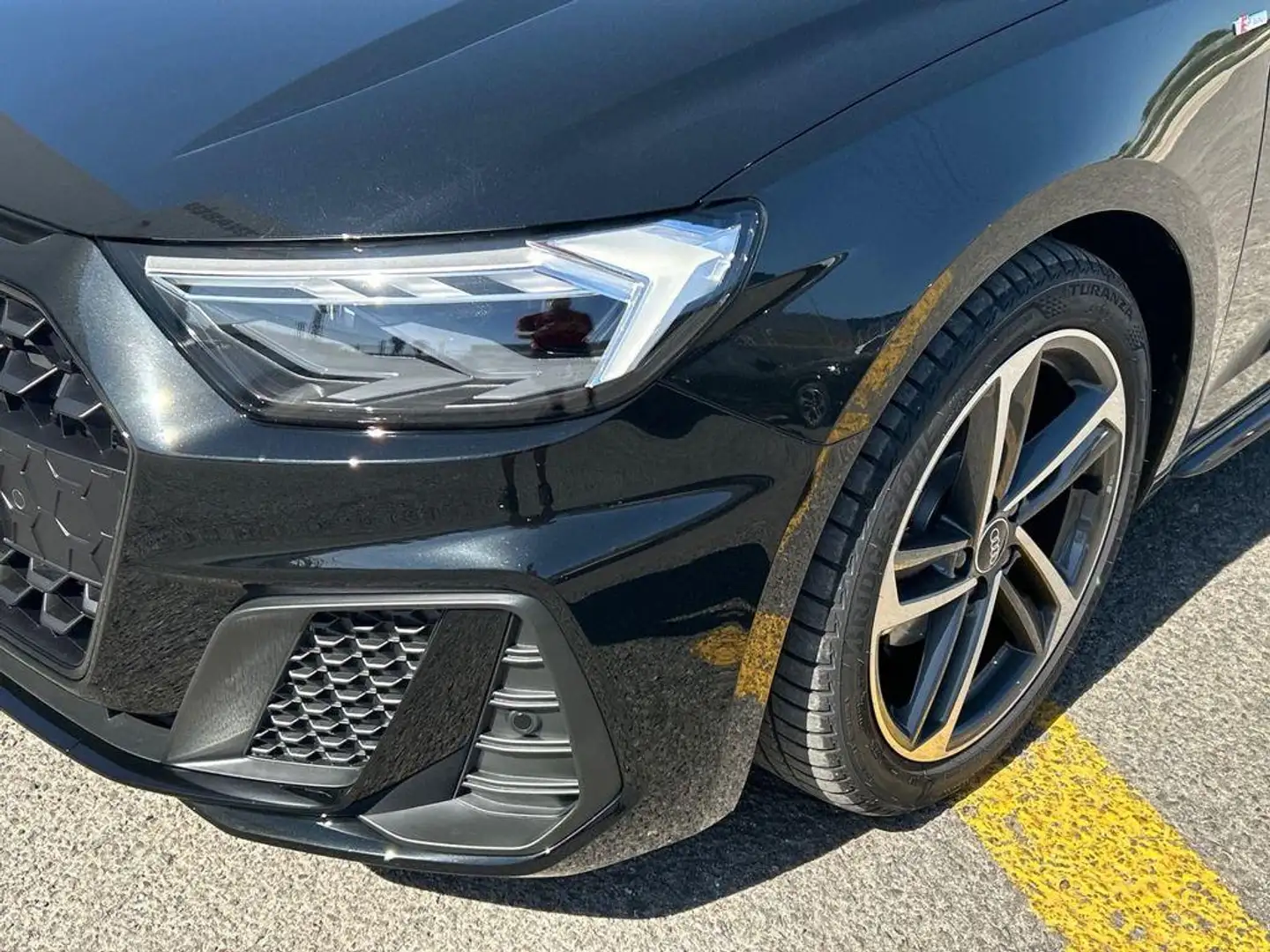 Audi A1 Sportback 30 TFSI Adrenalin Black edition Zwart - 2