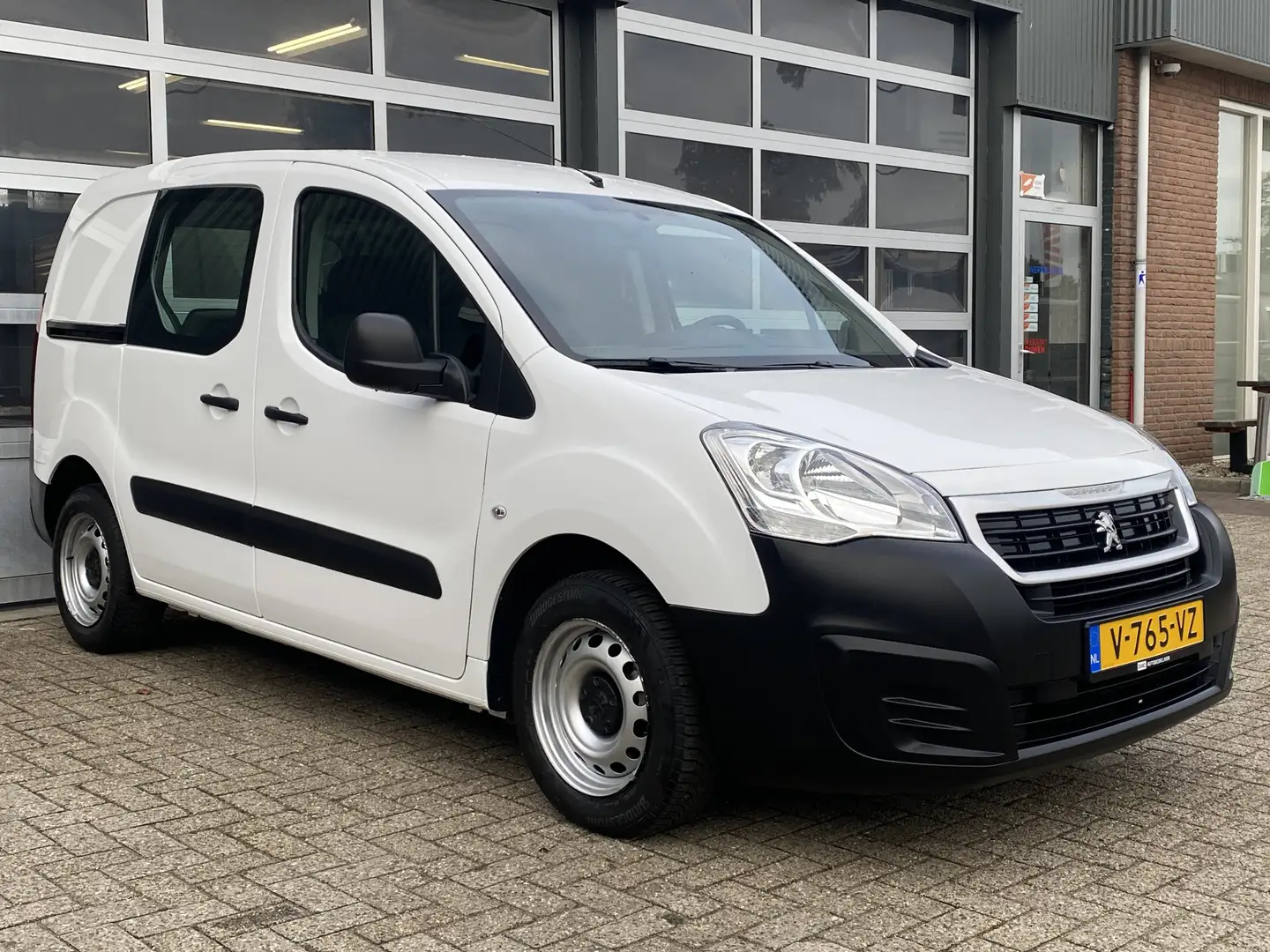 Peugeot Partner 120 1.6 BlueHDi 100pk Automaat Airco Cruise Trekha Blanc - 1