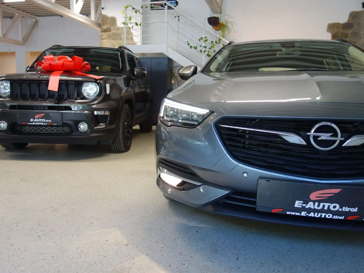 Opel Insignia ST Edition Aut. *TOP AUSSTATTUNG *AHK *CARPLAY Grau - 2