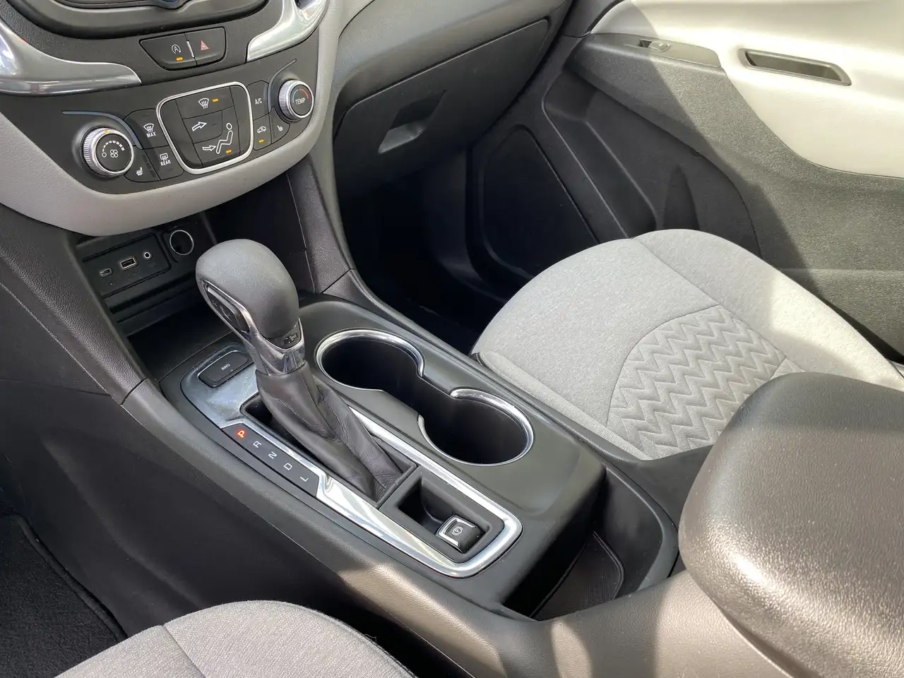 Chevrolet Equinox снимка Chevrolet Equinox