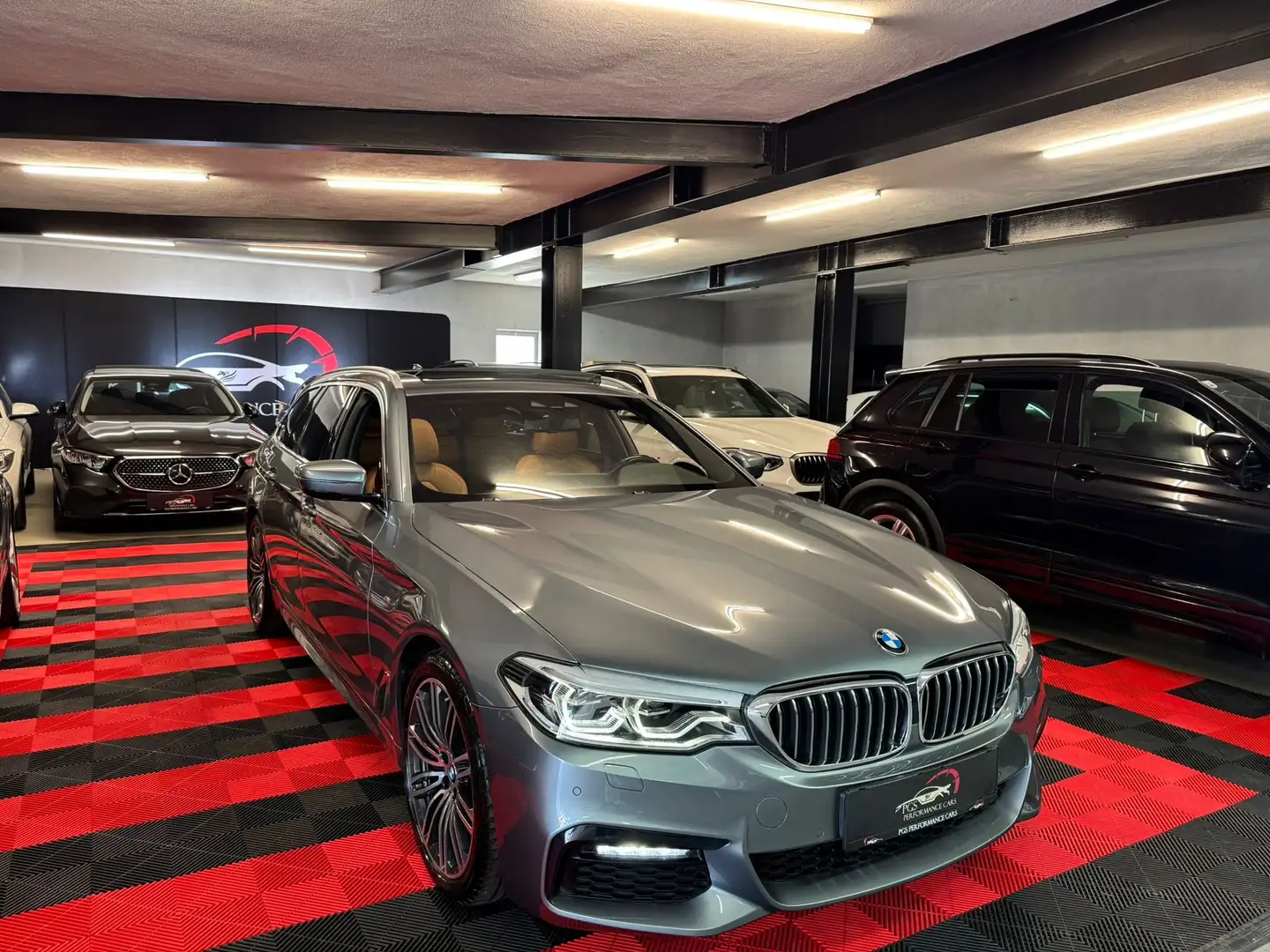 BMW 530 530 i xDrive M Sport/AHK/PANO Gris - 1