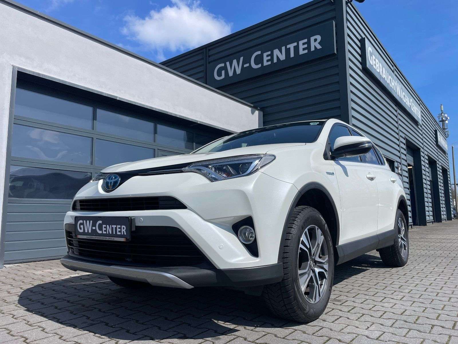 Second hand Toyota Rav4 2.5