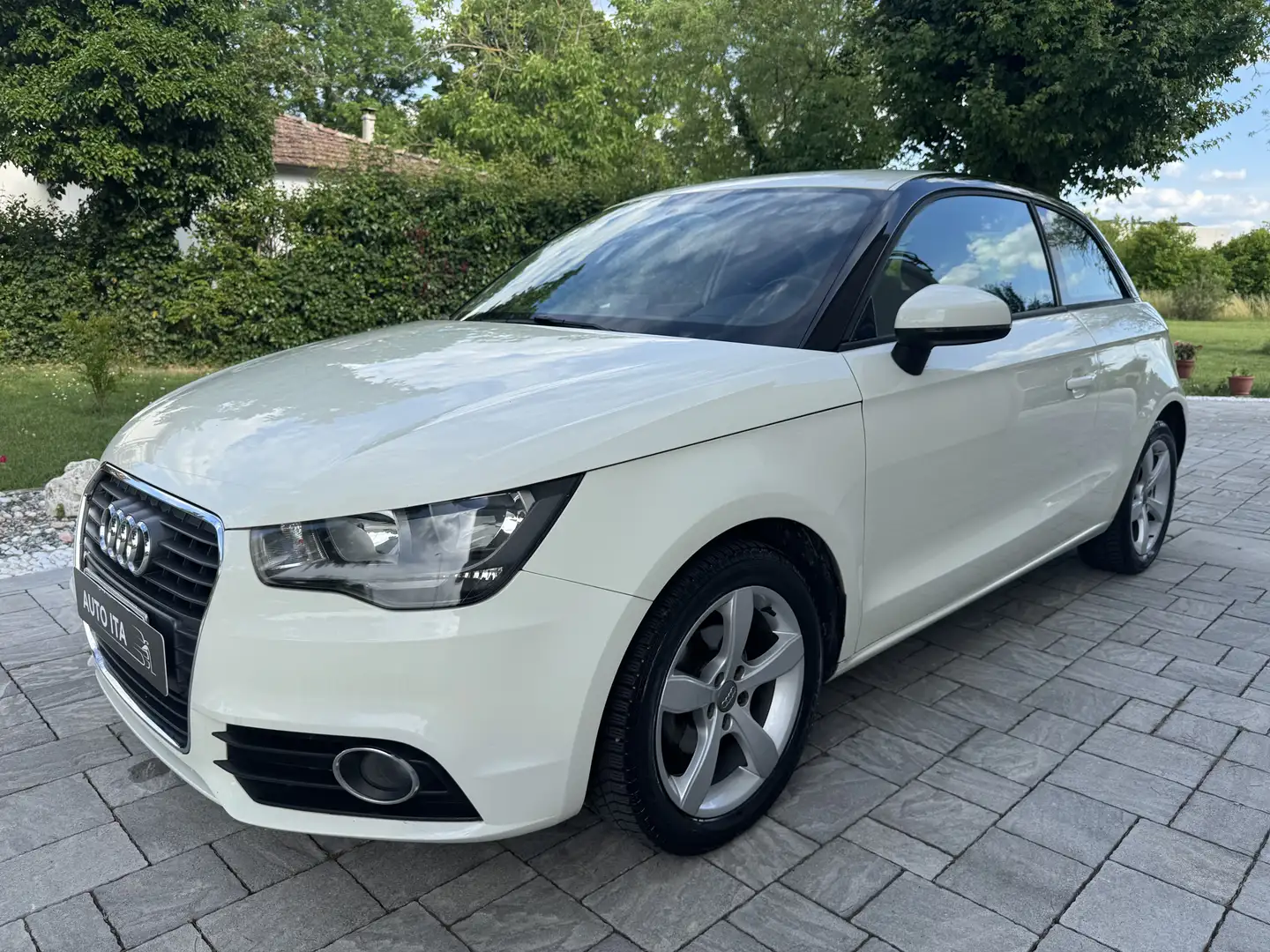 Audi A1 A1 1.6 tdi Ambition c/clima 90cv OK NEOPATENTATI Wit - 2