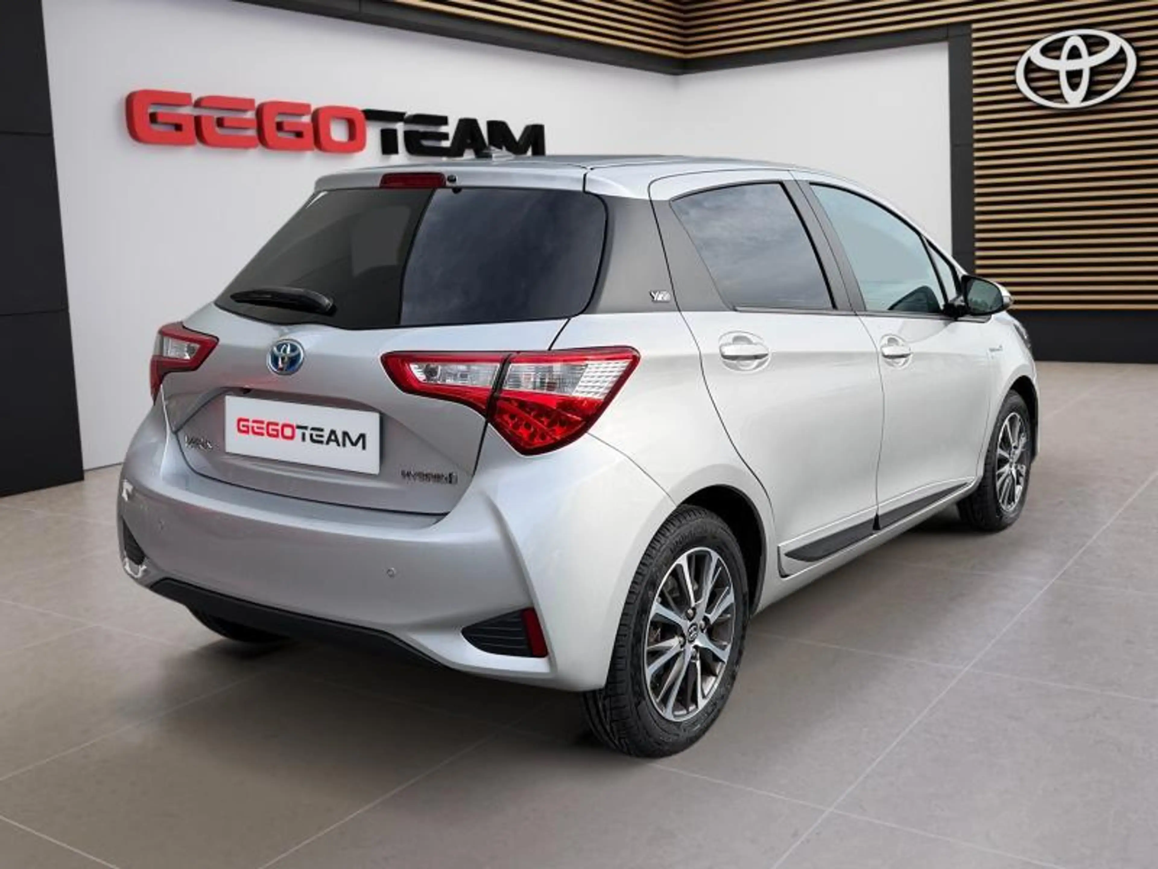 Toyota Yaris Y20 — photo 6