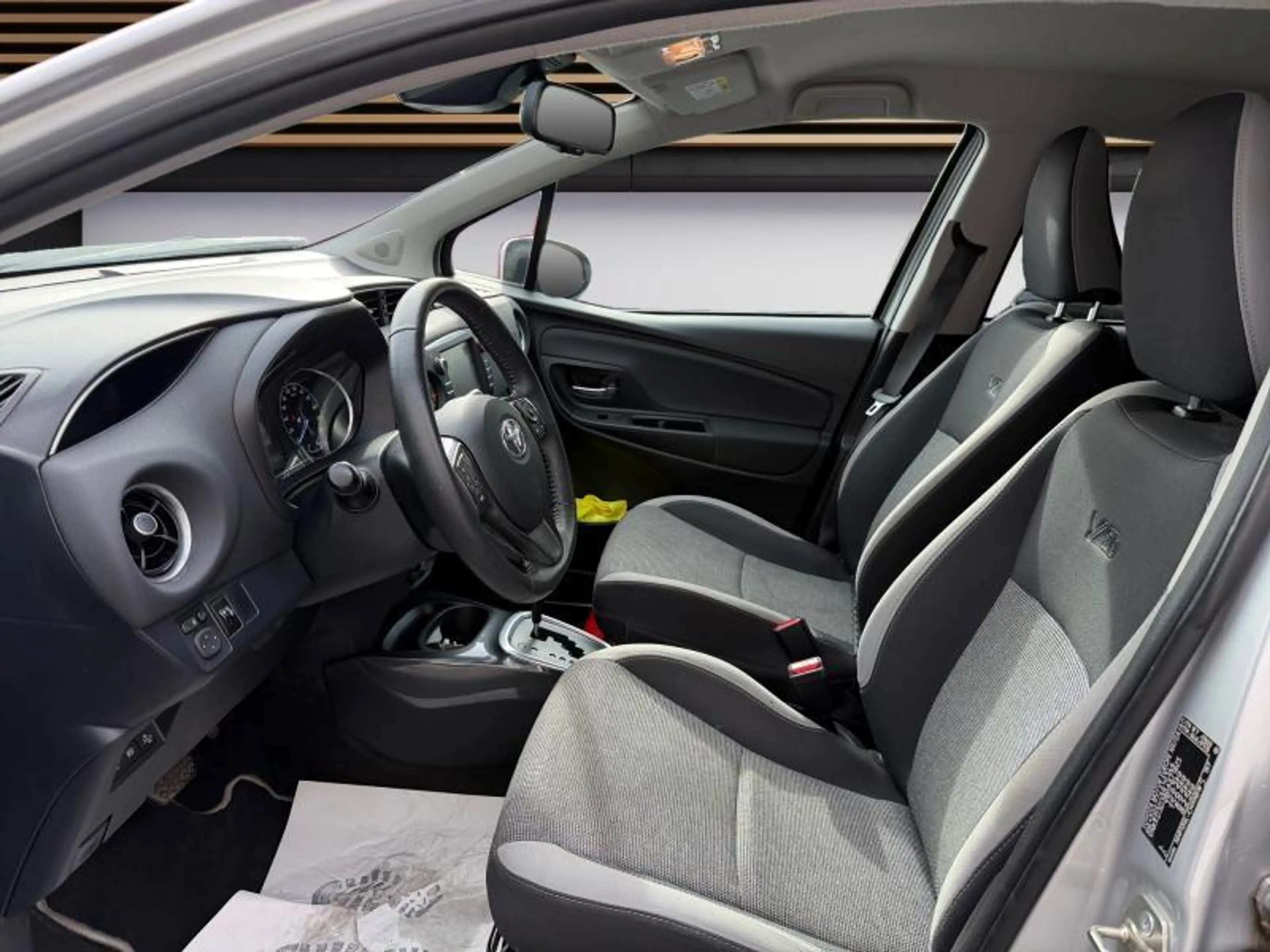 Toyota Yaris Y20 — photo 10