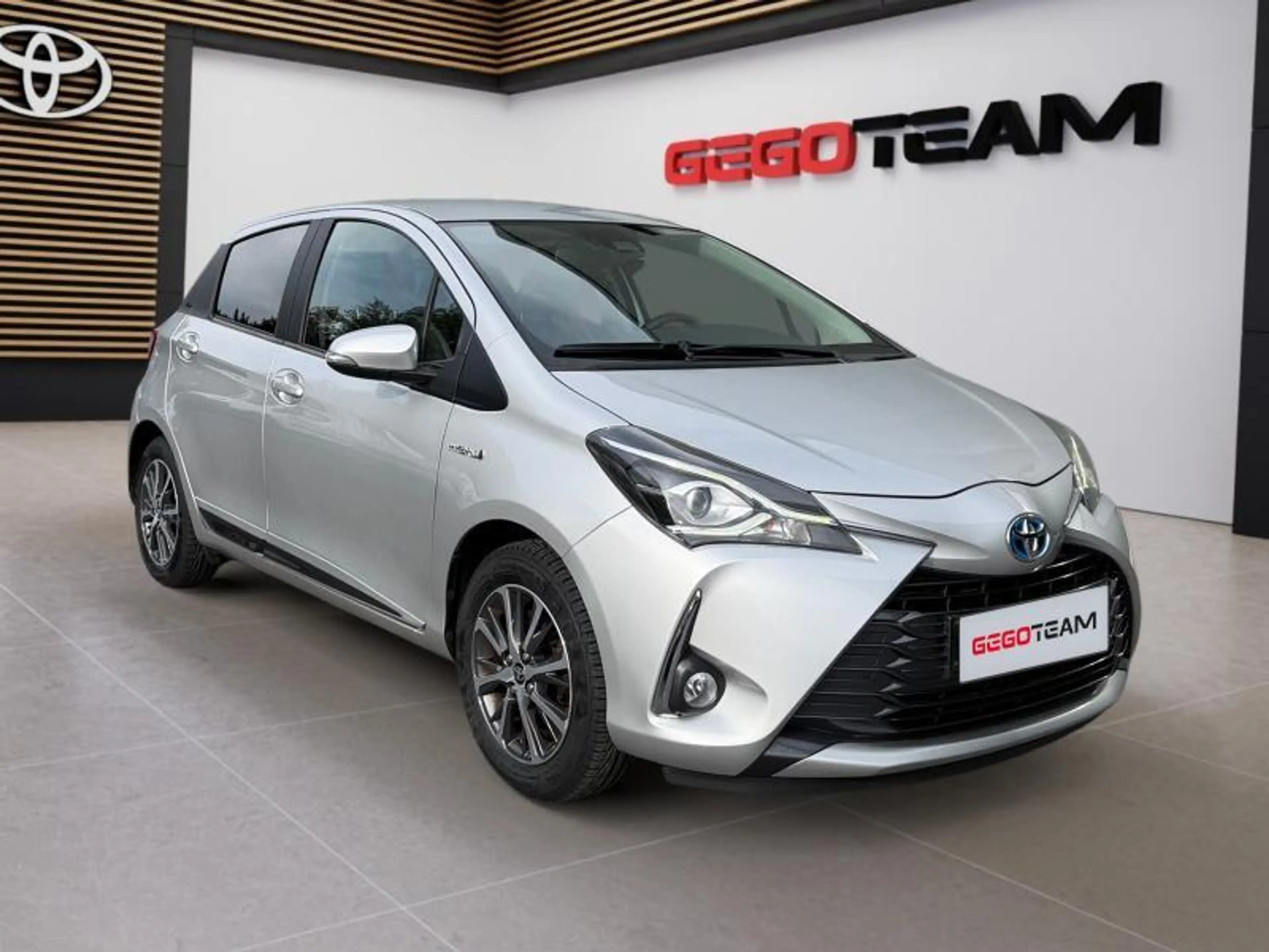 Toyota Yaris Y20 — photo 8