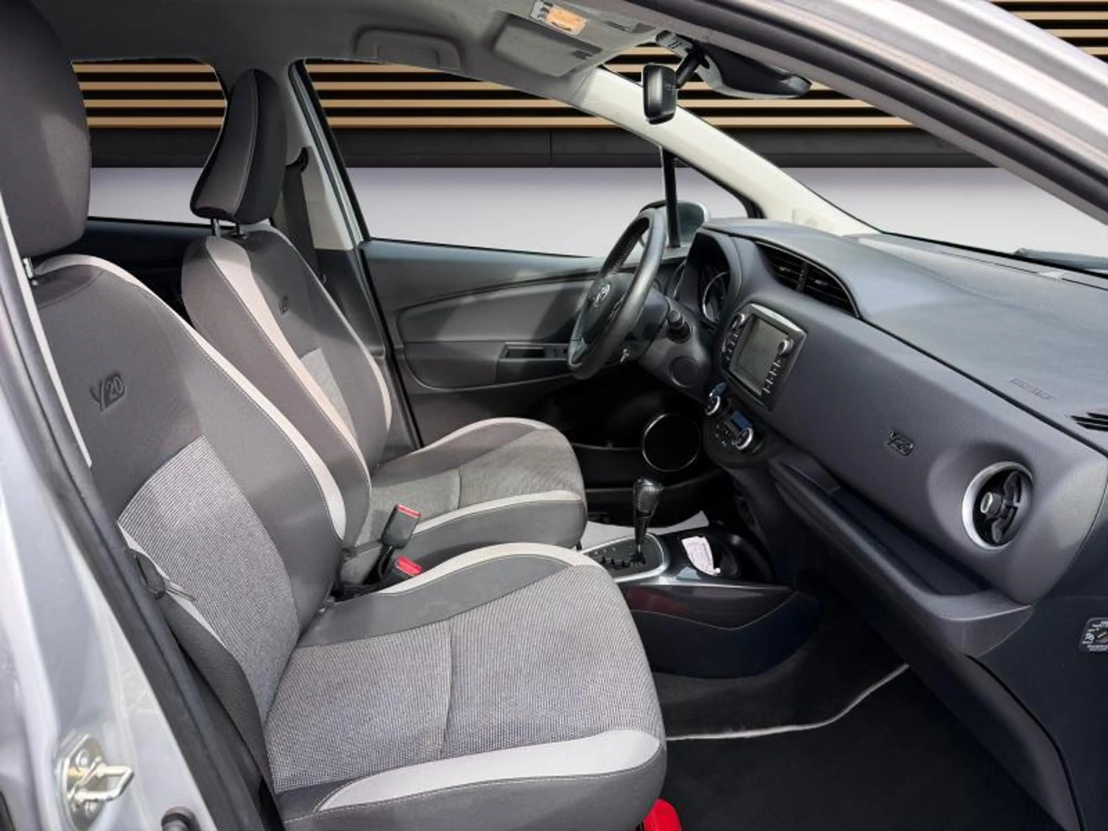 Toyota Yaris Y20 — photo 11