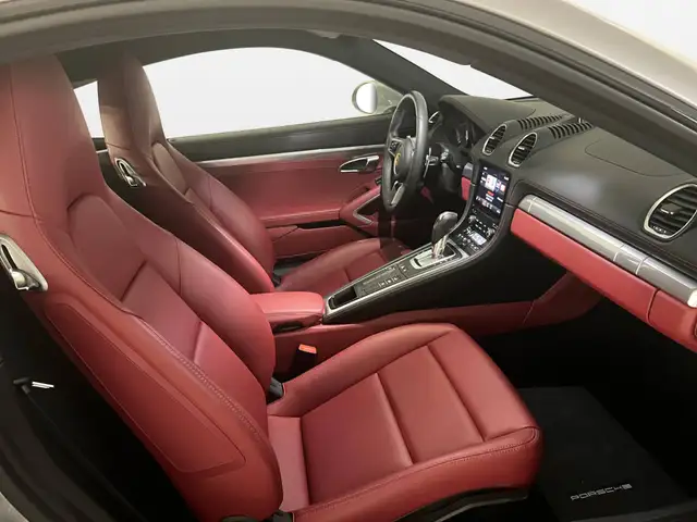 Porsche Cayman view 11