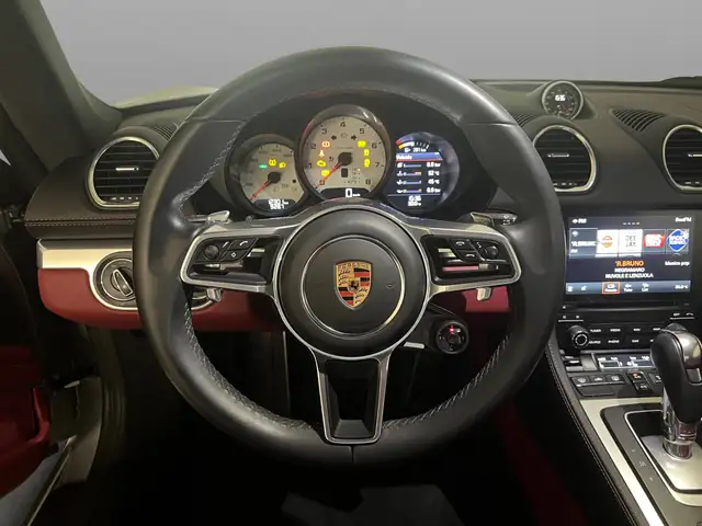 Porsche Cayman view 12