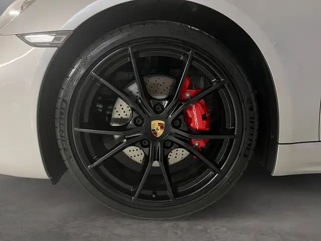 Porsche Cayman view 9