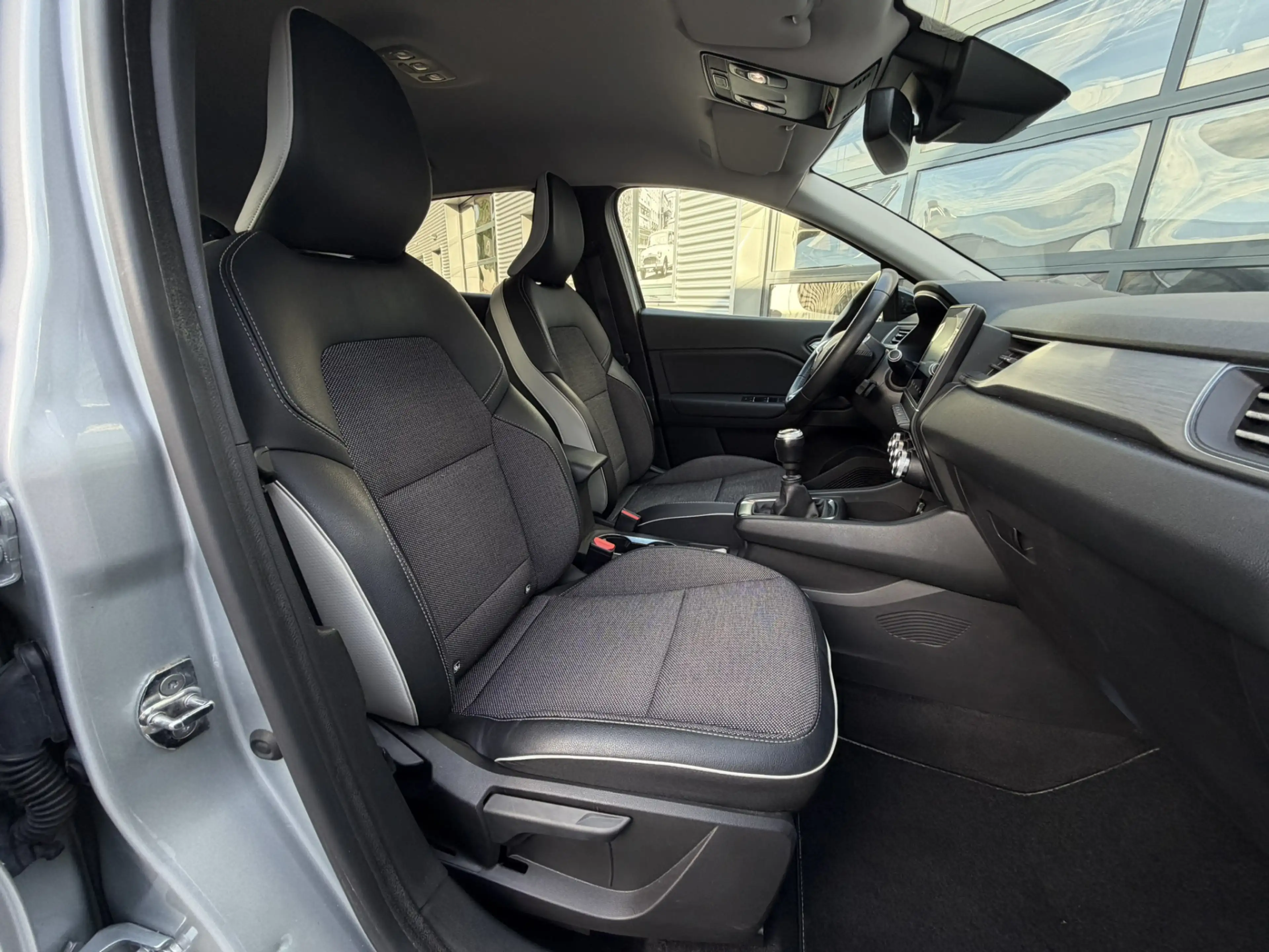 Renault Captur 1.0 TCe 90 Intens Clima CarPlay Led — photo 18
