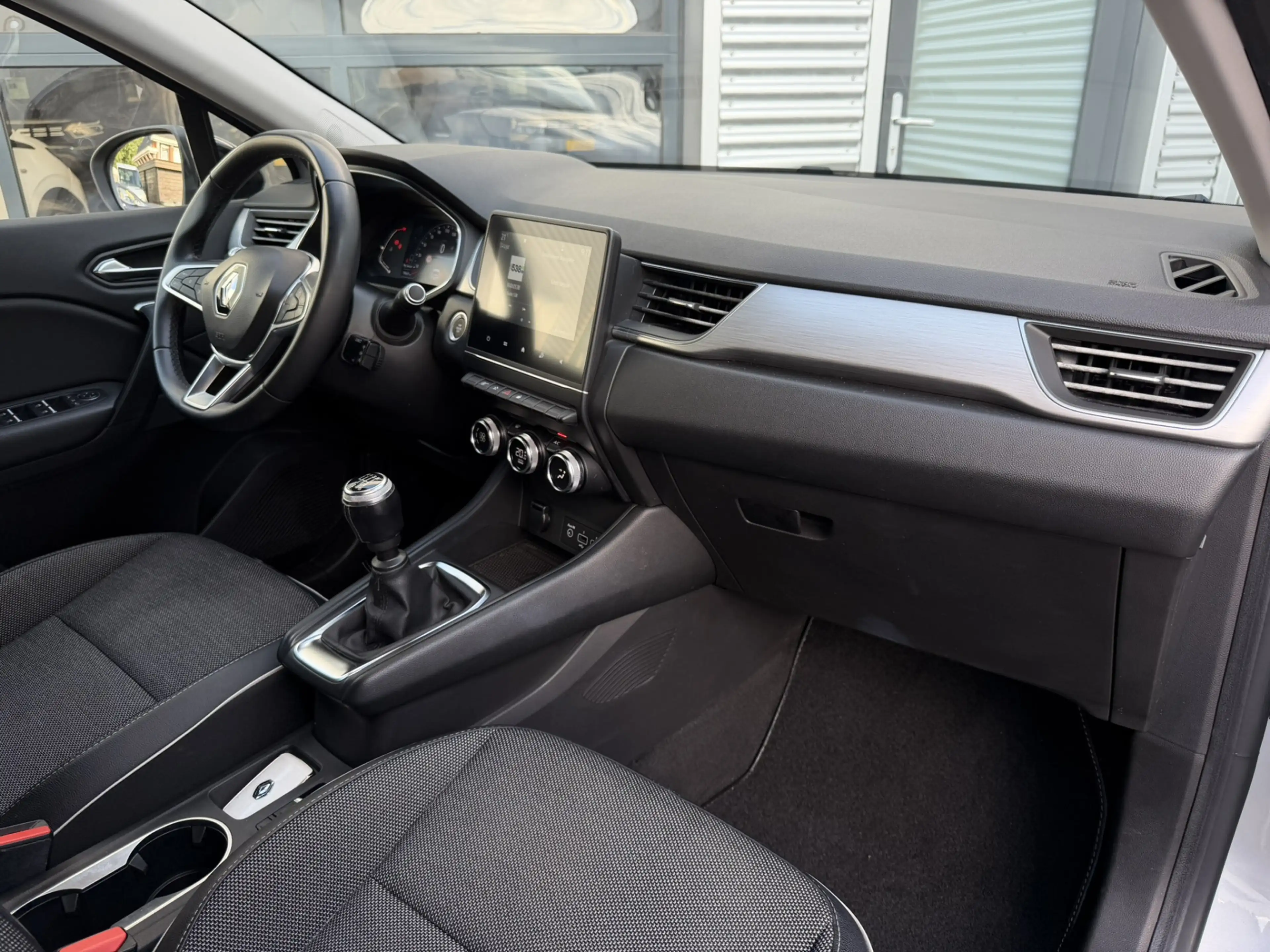 Renault Captur 1.0 TCe 90 Intens Clima CarPlay Led — photo 17