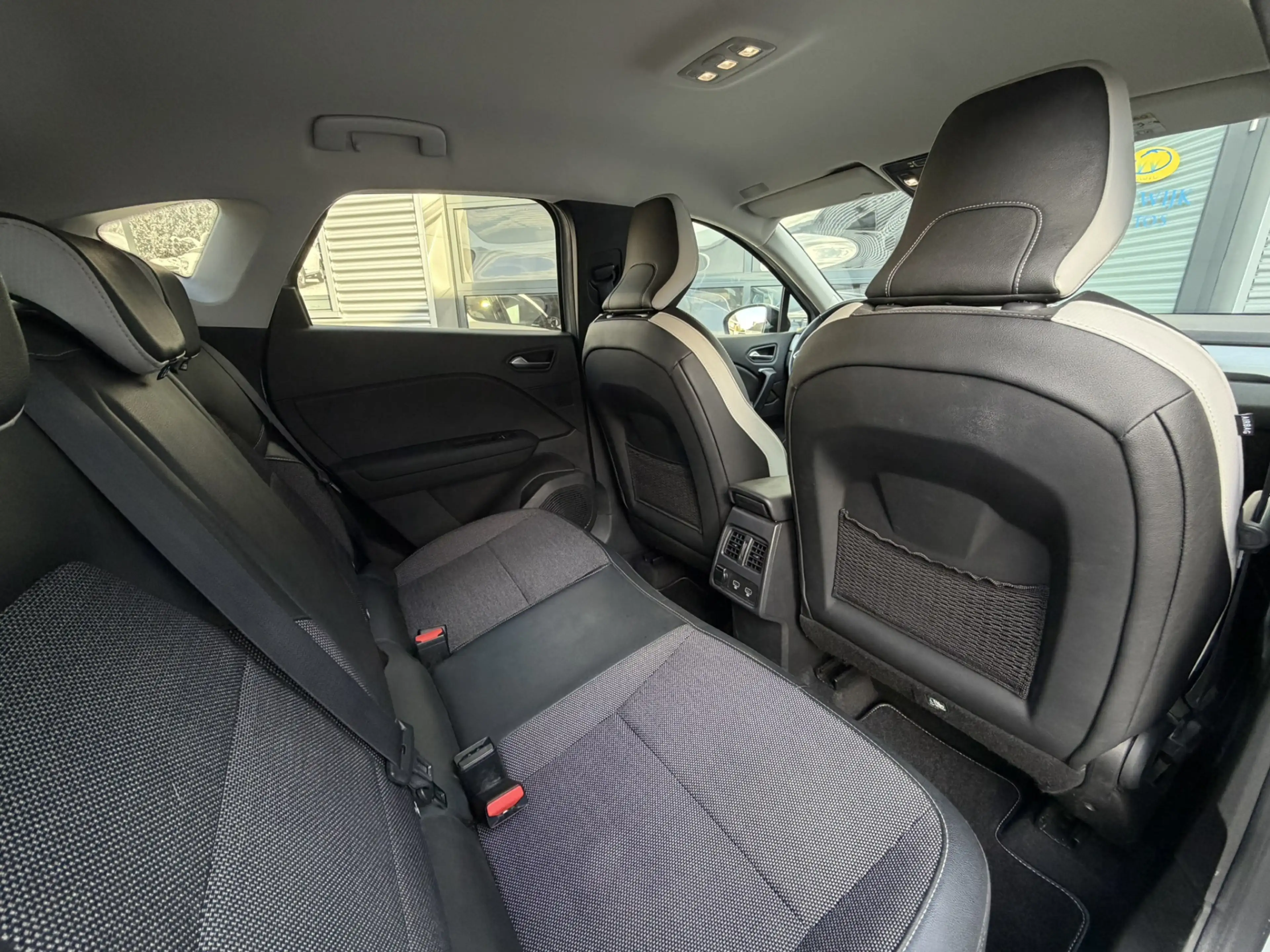 Renault Captur 1.0 TCe 90 Intens Clima CarPlay Led — photo 19