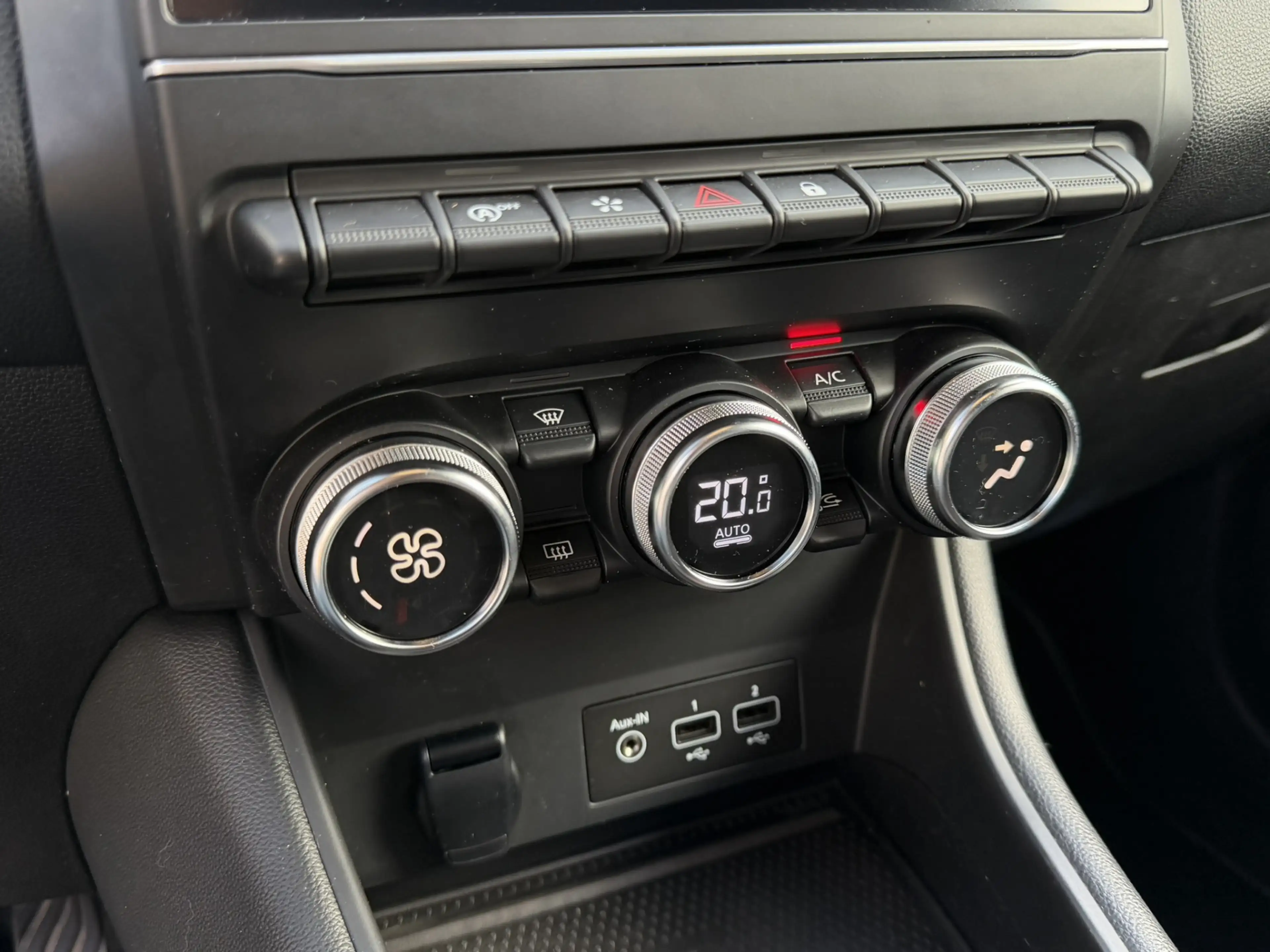 Renault Captur 1.0 TCe 90 Intens Clima CarPlay Led — photo 13