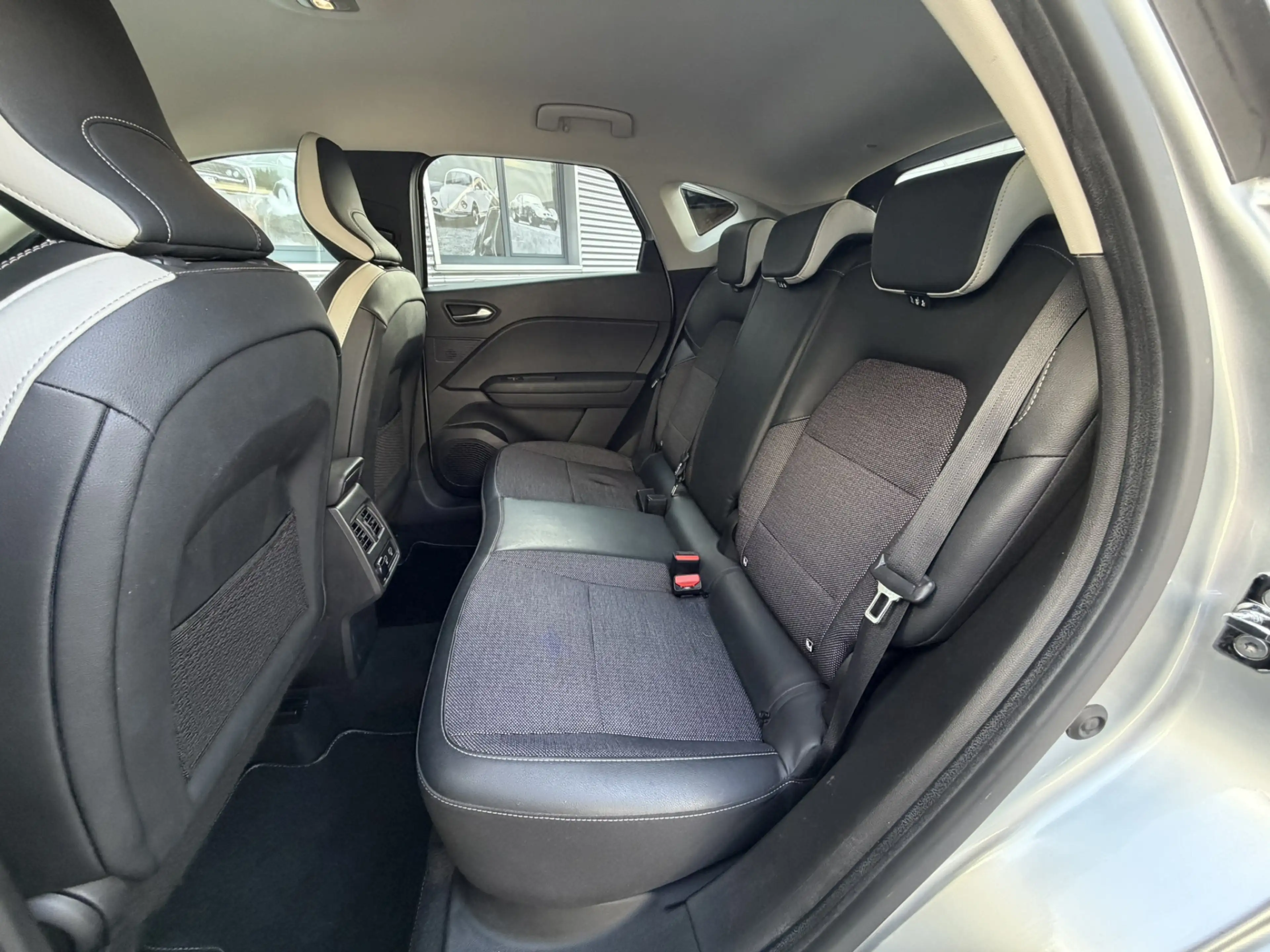 Renault Captur 1.0 TCe 90 Intens Clima CarPlay Led — photo 16