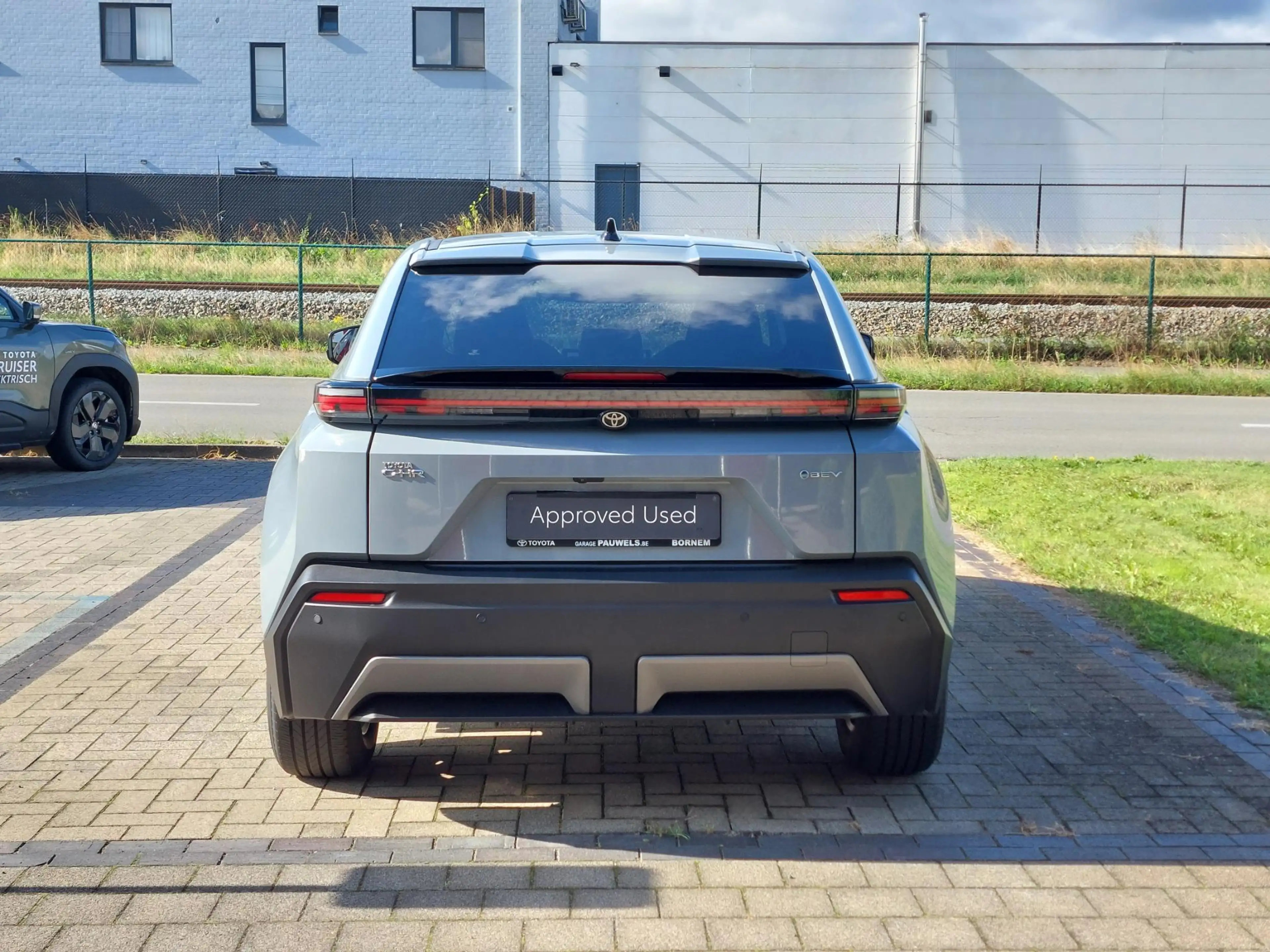 Toyota C-HR+ 77 kWh 2WD Business — photo 8