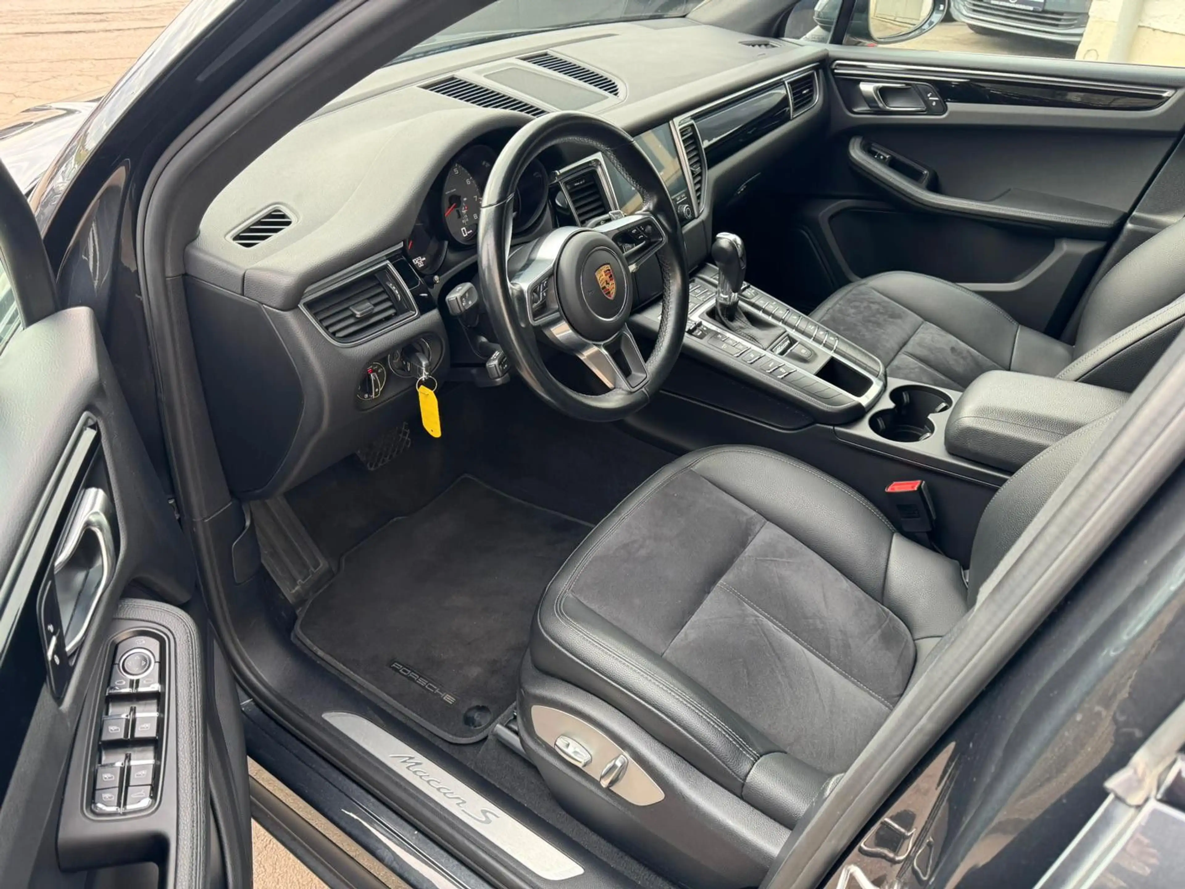 Porsche Macan 4S 3.0 8FACH DEUTSCH NAVI SITZ-HZ BI-XENON — photo 11