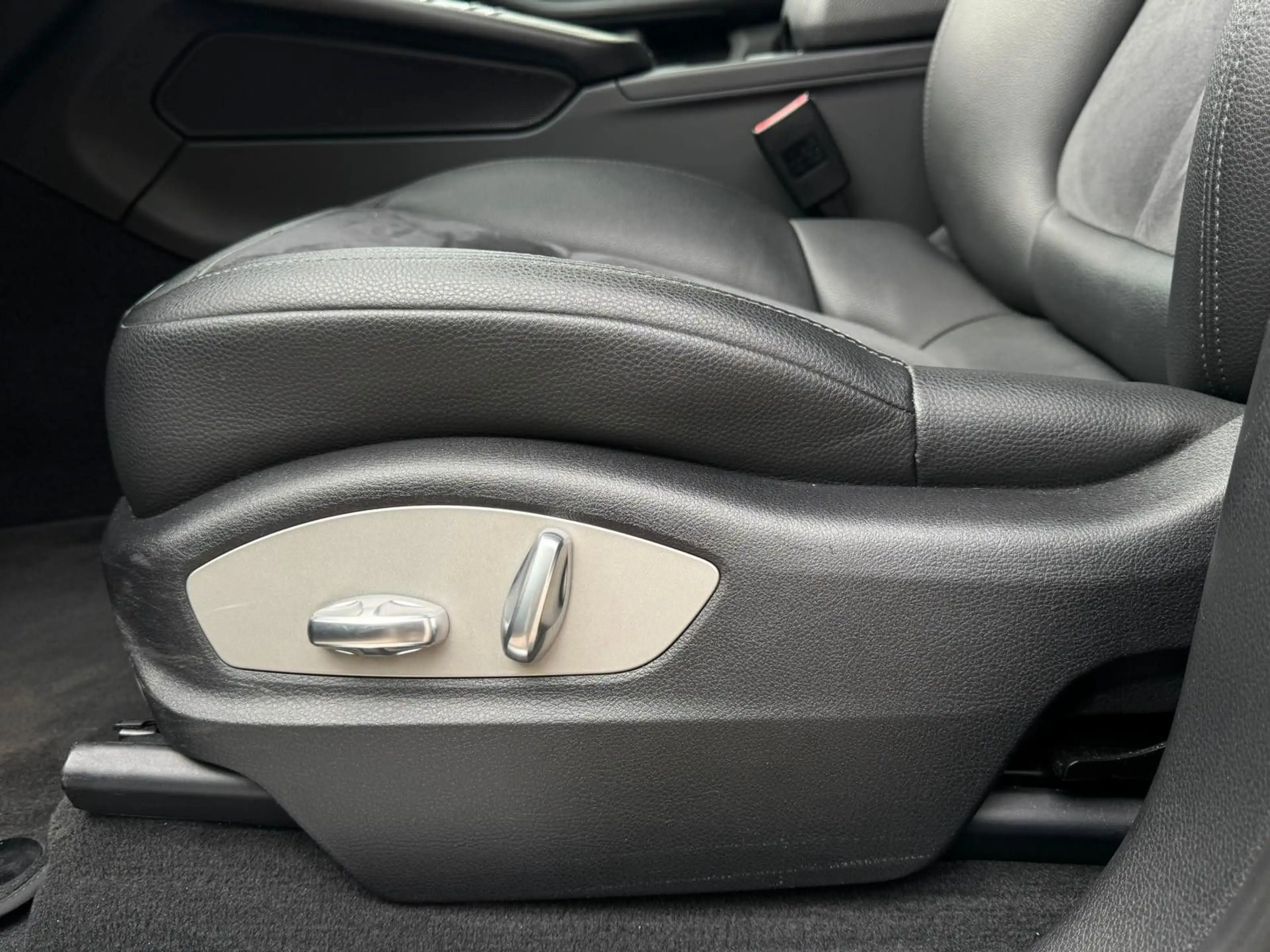 Porsche Macan 4S 3.0 8FACH DEUTSCH NAVI SITZ-HZ BI-XENON — photo 12