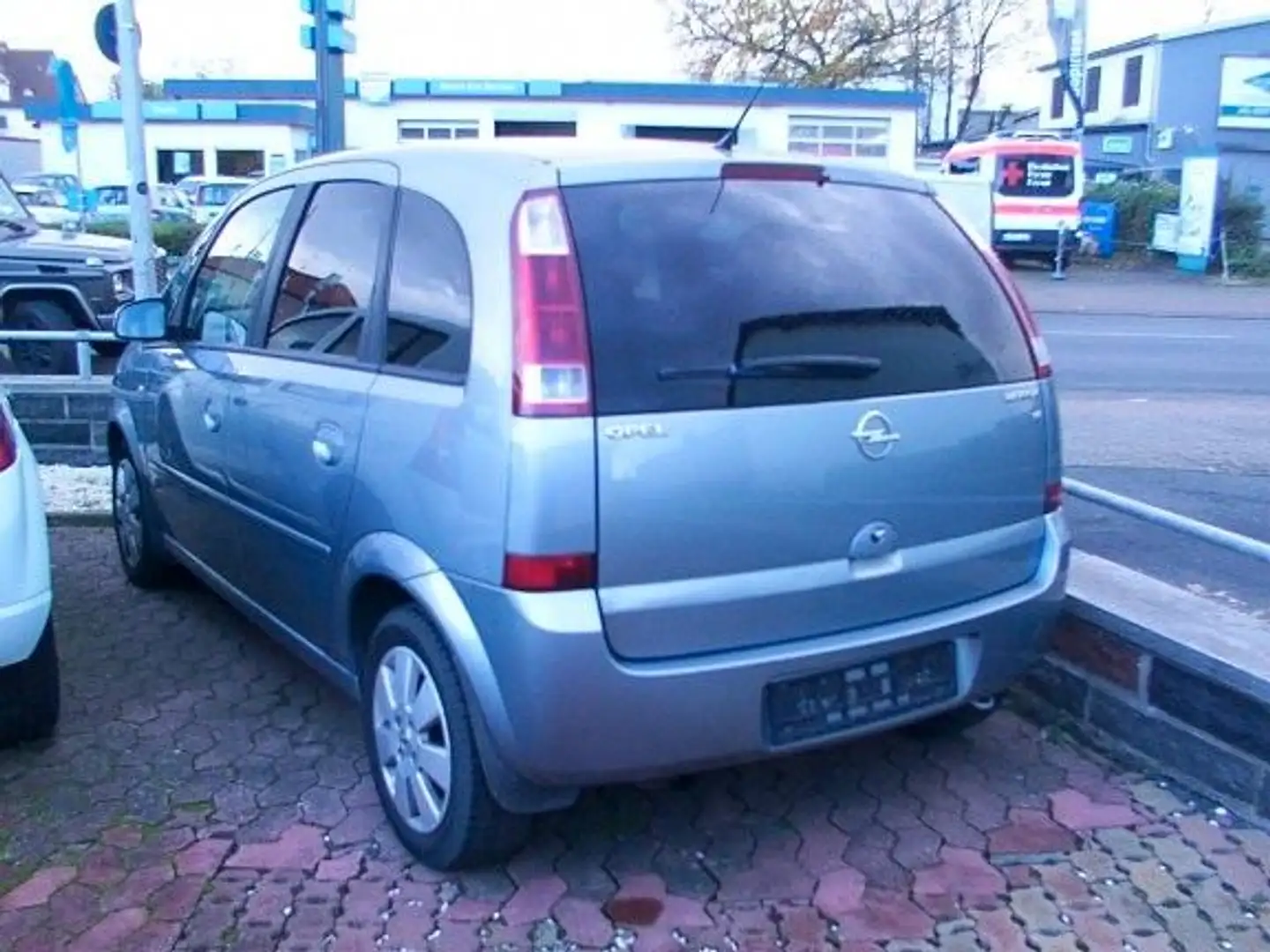 Opel Meriva Cosmo 1,6i Klima, ZV, E-Fenster, usw.. Argent - 2