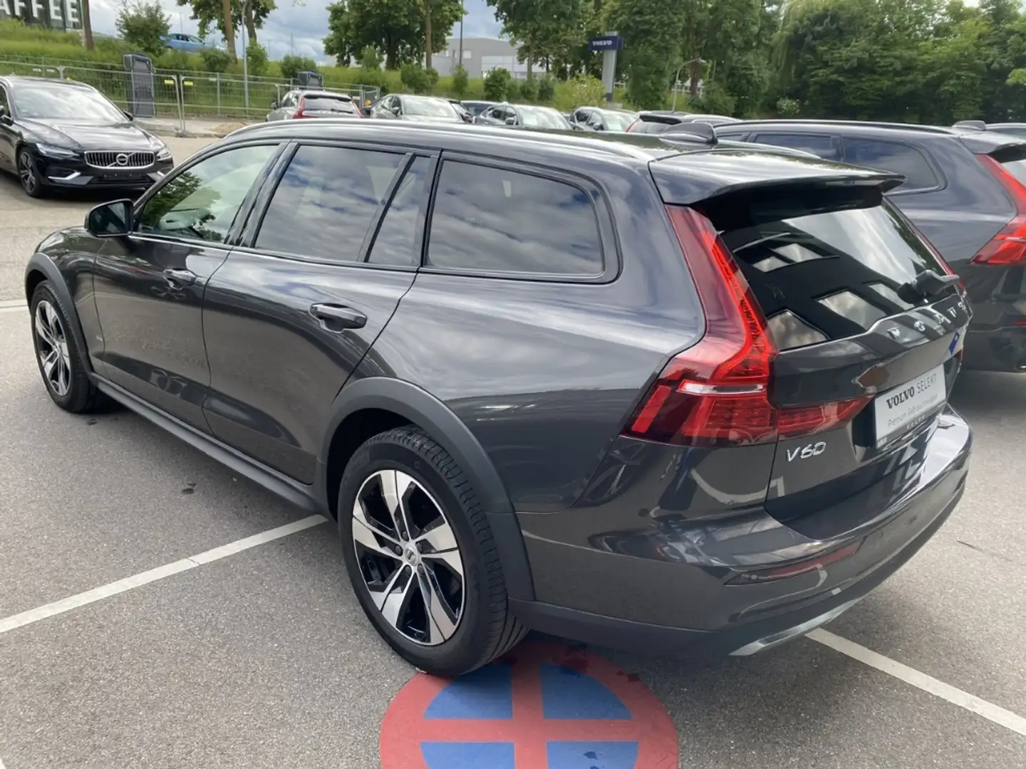 Volvo V60 Cross Country Cross Country Plus AWD B4 Diesel EU6d Digitales Co Grau - 2