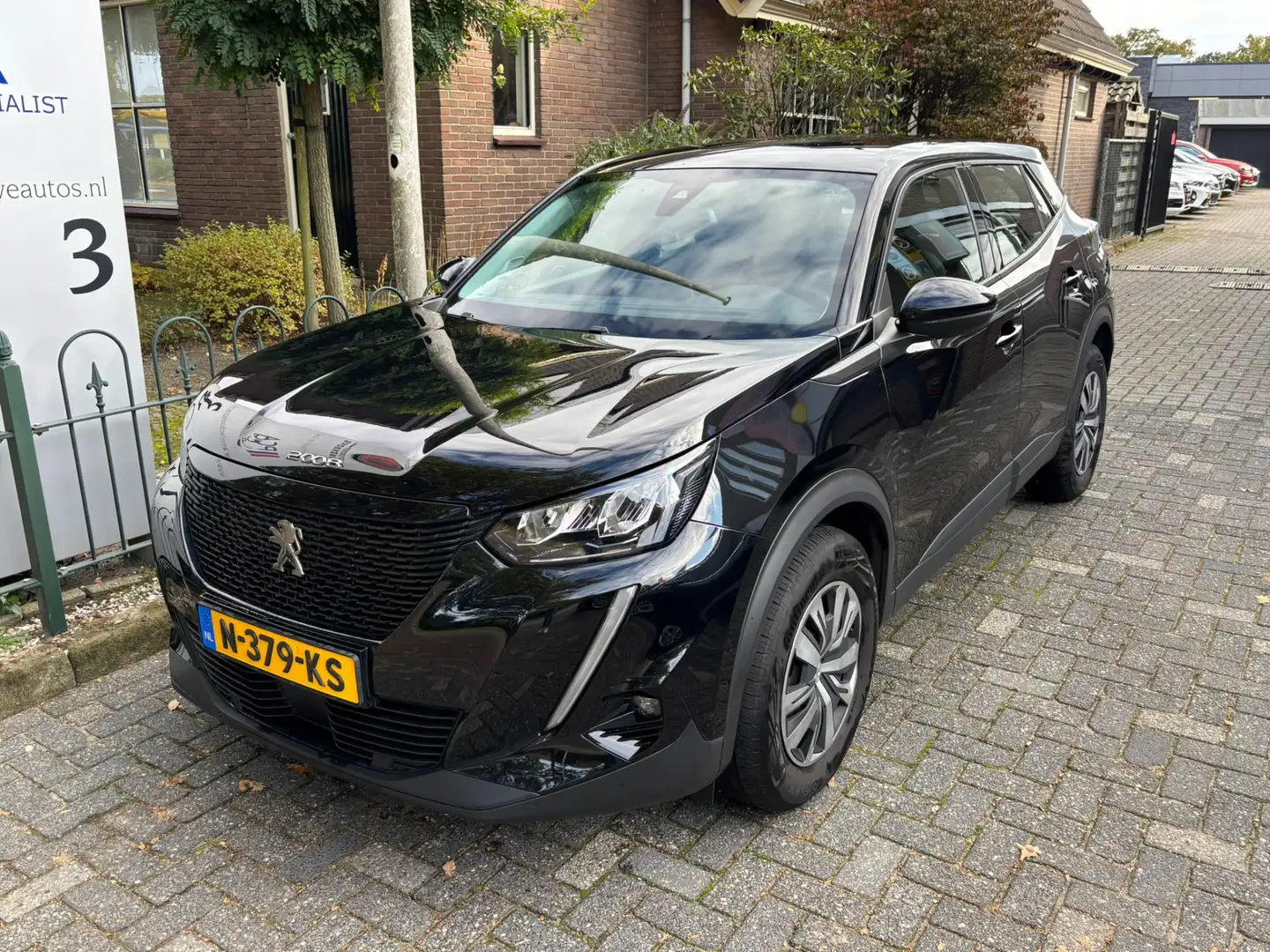 Peugeot 2008 1.2 PureTech Blue Lease Active Zwart - 2