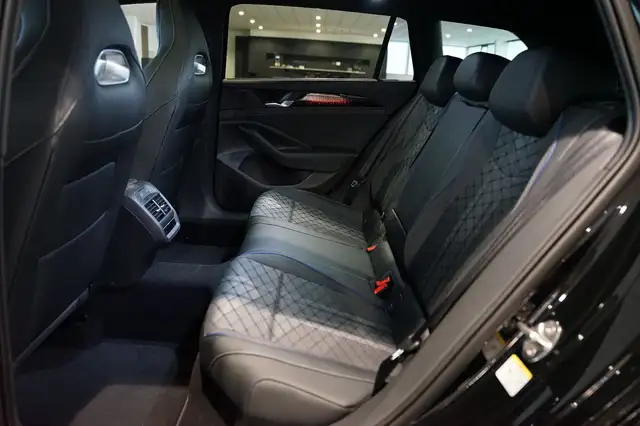 Volkswagen Passat view 12