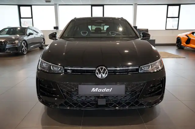 Volkswagen Passat view 3