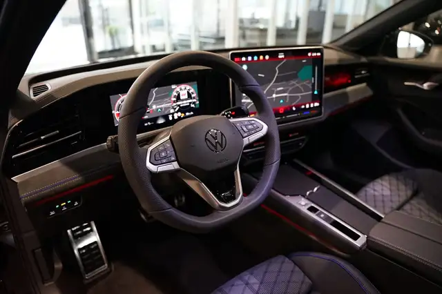 Volkswagen Passat view 14
