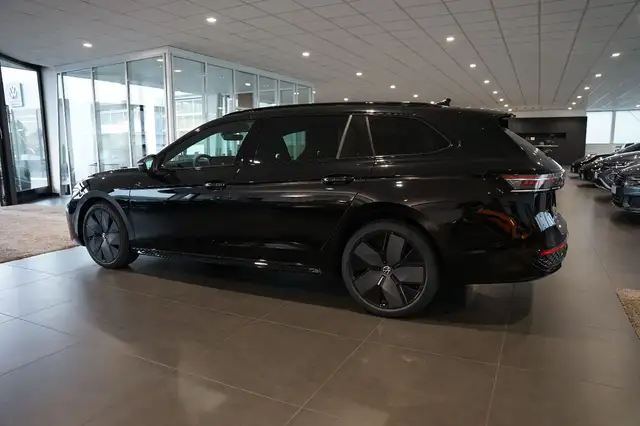 Volkswagen Passat view 2