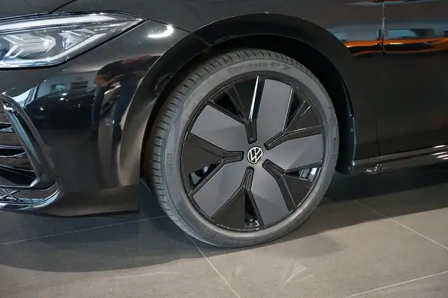 Volkswagen Passat view 7